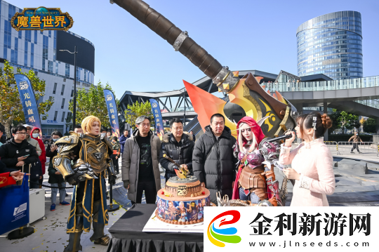 永久落地上海！魔獸世界血吼雕塑在近鐵城市廣場完成剪彩