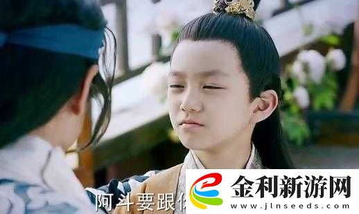 劉禪踩著板凳與孫尚香和劉備說話