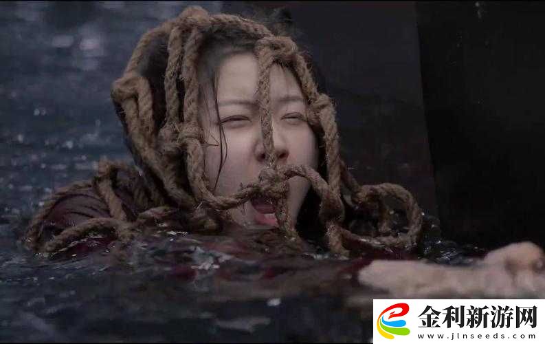 漁女被主人扒下褲子打屁股！海邊秘情往事揭開人性枷鎖