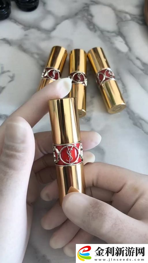 探究“ysl水蜜桃86滿十八歲會黑嗎”的真相與影響