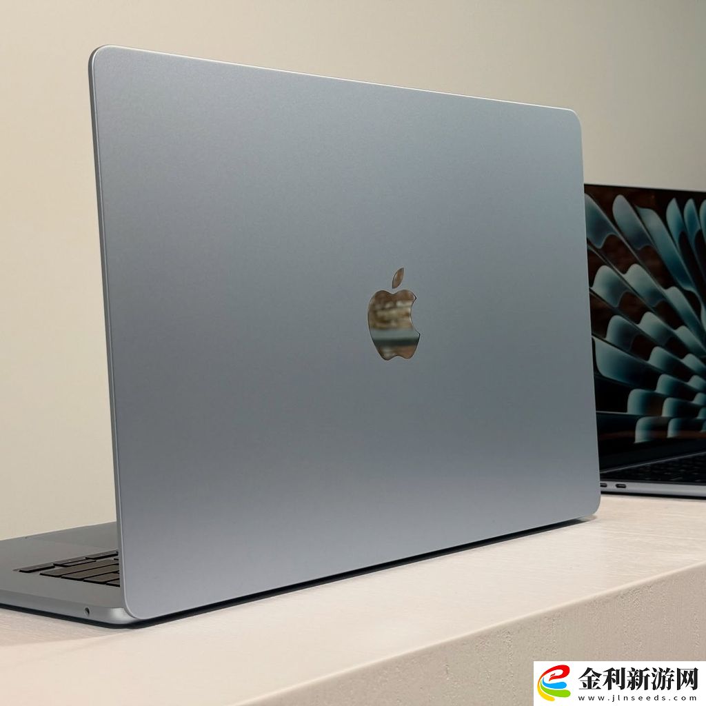蘋果 2025 款天空藍色 M4 MacBook Air 實機展示