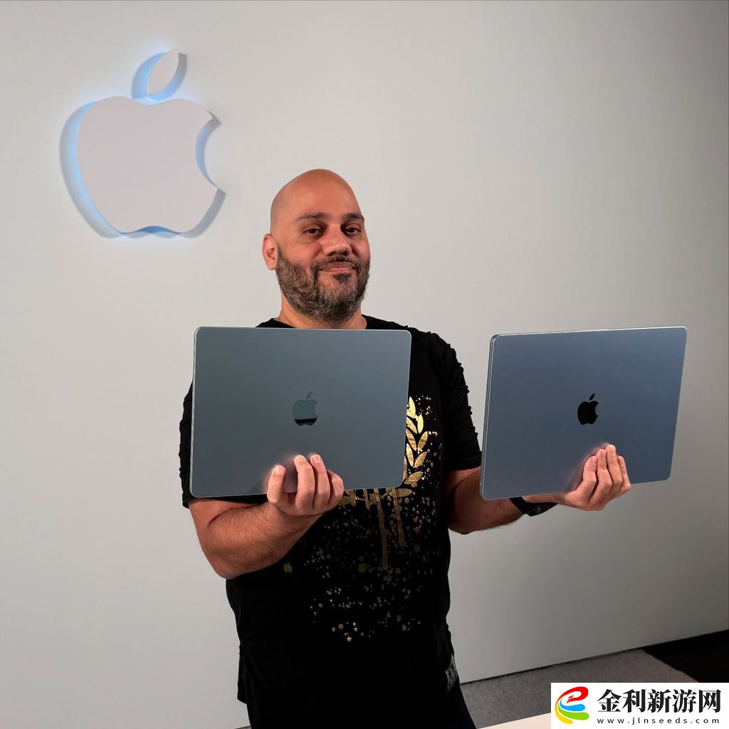 蘋果 2025 款天空藍色 M4 MacBook Air 實機展示