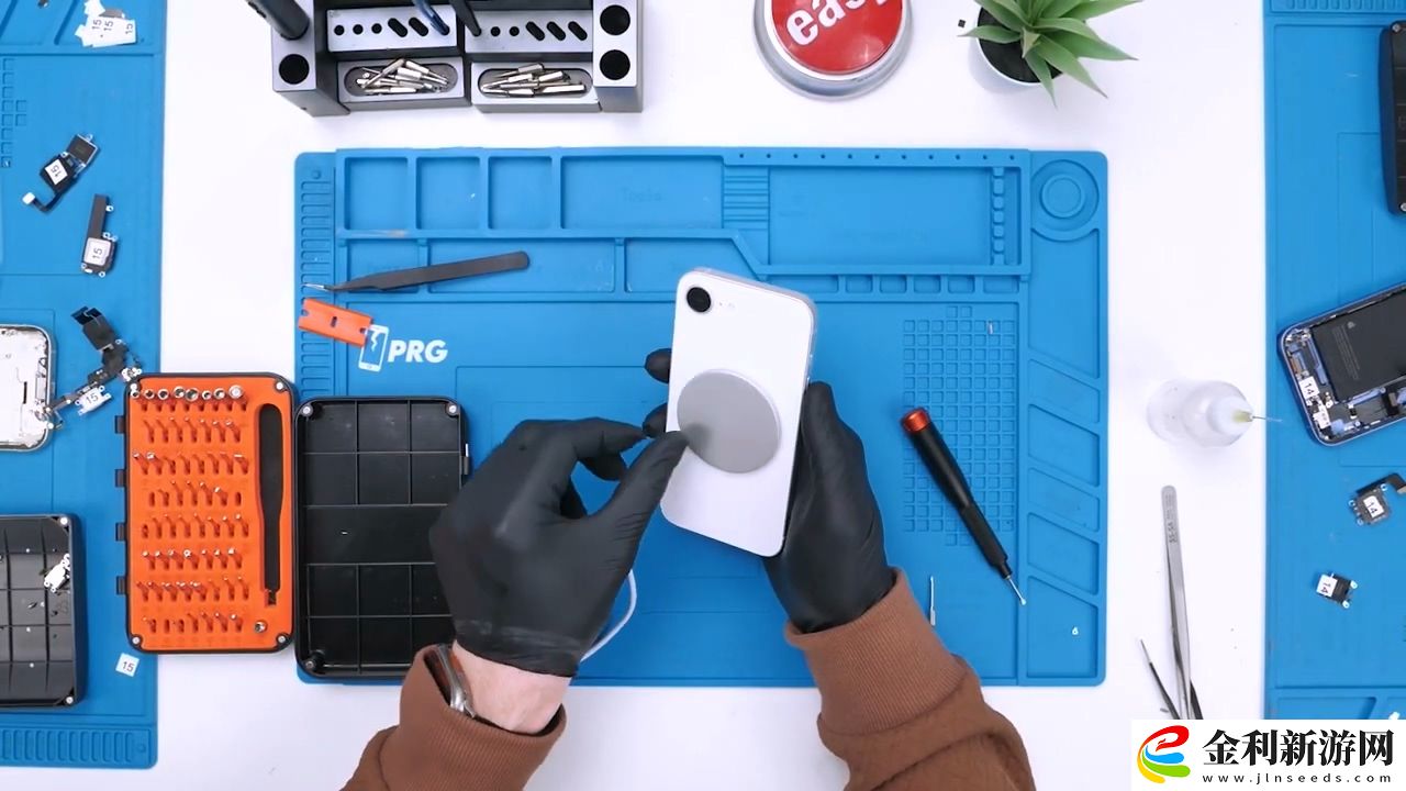 蘋(píng)果 iPhone 16e 可改裝支持 MagSafe 無(wú)線充電