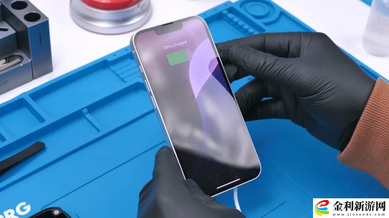 蘋(píng)果 iPhone 16e 可改裝支持 MagSafe 無(wú)線充電